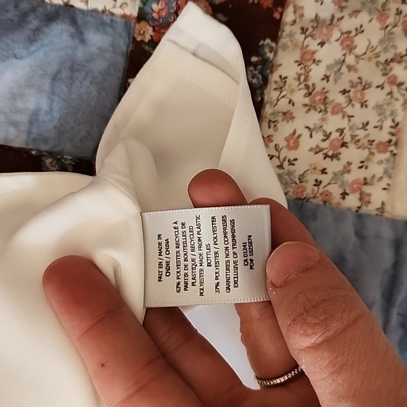 Beautiful soft white top - Size M - Picture 3 of 3